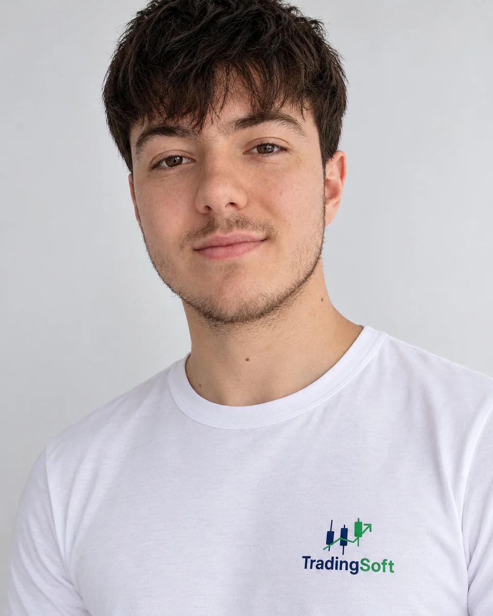 Retrato de Bruno Bustos con la remera de TradingSoft.
